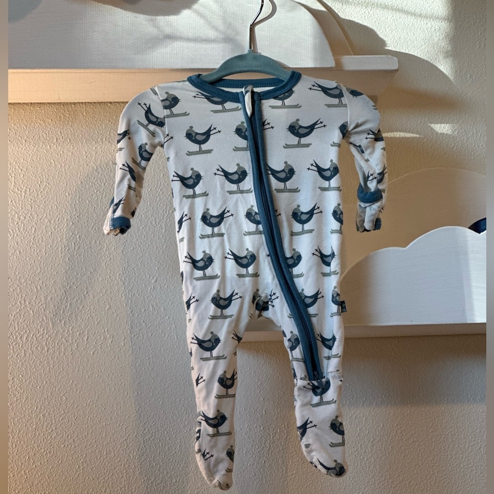 Kickee Pants (Preemie) Classic Ruffle Footie Pajamas with 2-way zipper